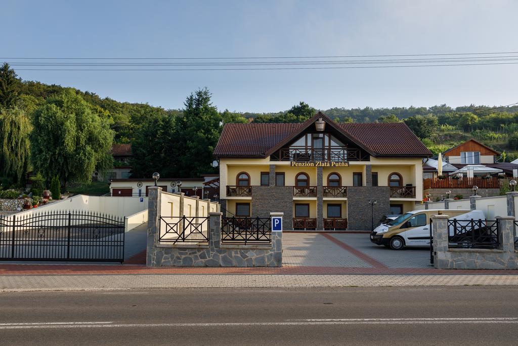 Tokaj Zlata Putna - Restaurant & Pension Vinicky Exterior foto